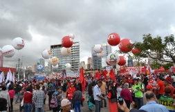 Ato Político em defesa da democracia no Largo da Batata 20/08/2015